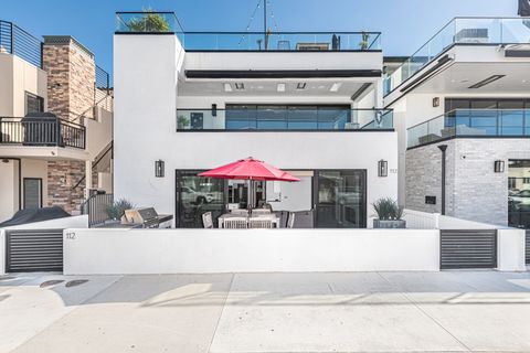 30th Street view of this gorgeous property, 1/2 block from the beach and boardwalk. This listing pertains to the downstairs unit only.