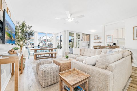 This bright interior and stylish beachside motif will sweep you off your feet and straight into vacation mode.