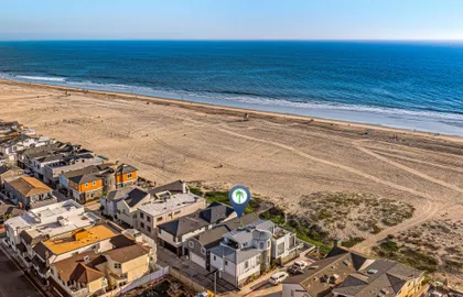 Enjoy easy access to PCH to visit neighboring towns like Huntington, Laguna (or Disneyland!), or simply stay on the sand for the duration of your stay.