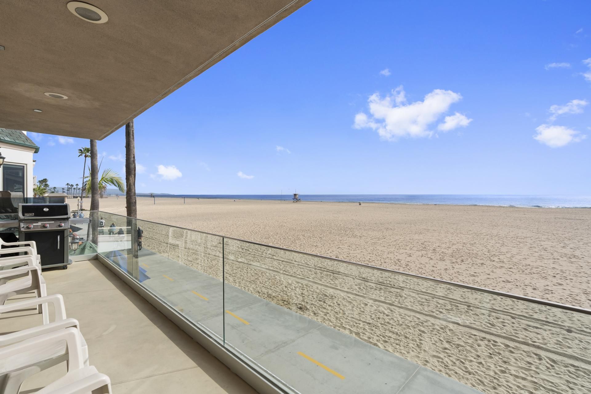 This second level unit gives you sweeping views of the beach and ocean.