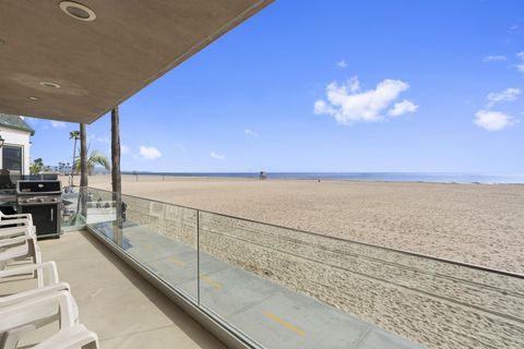 This second level unit gives you sweeping views of the beach and ocean.