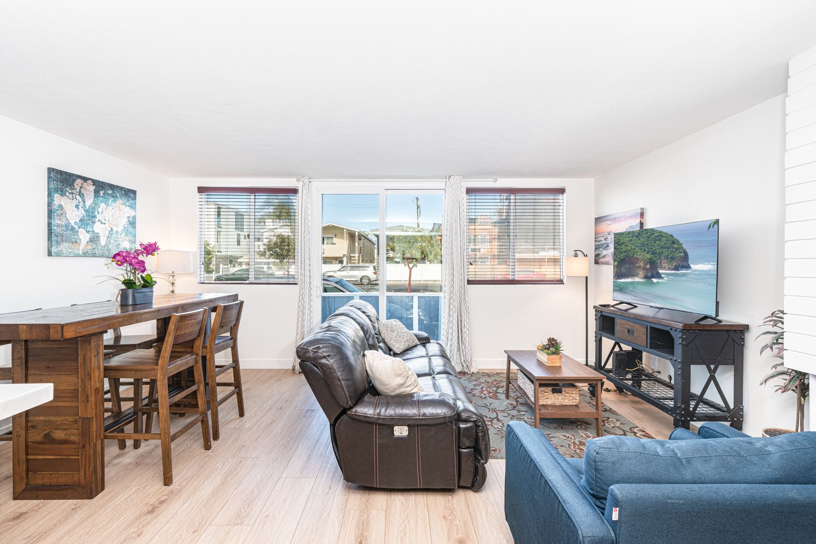 An inviting open-concept living space designed for an effortless coastal vacation