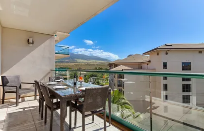 Also offering views of the lush West Maui Mountains
