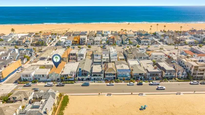 Set in a coveted pier-to-pier location, this coastal residence is steps from the bay, the beach, and everything Newport has to offer
