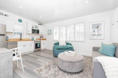 This bright and cheery studio is the perfect home base for a 30 night or more stay in the best beach town in SoCal!