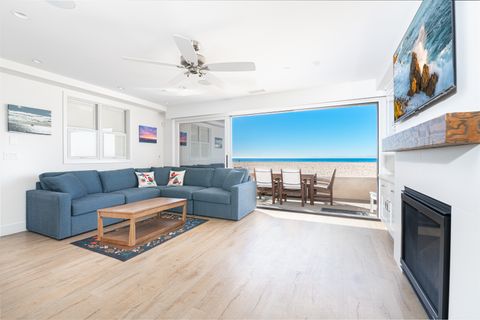 A bright living space where the ocean becomes part of the room, slide open the doors, unwind by the fireplace, and let the sea breeze in