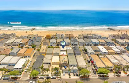 Aerial view showcasing unbeatable location less than a block from 49th/50th Street Beach
