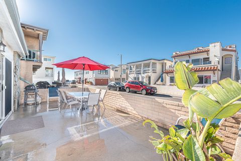 Ocean view from the front patio, 3 houses back from the 35th Street beachfront and boardwalk; includes outdoor dining, propane bbq grill, market umbrella.