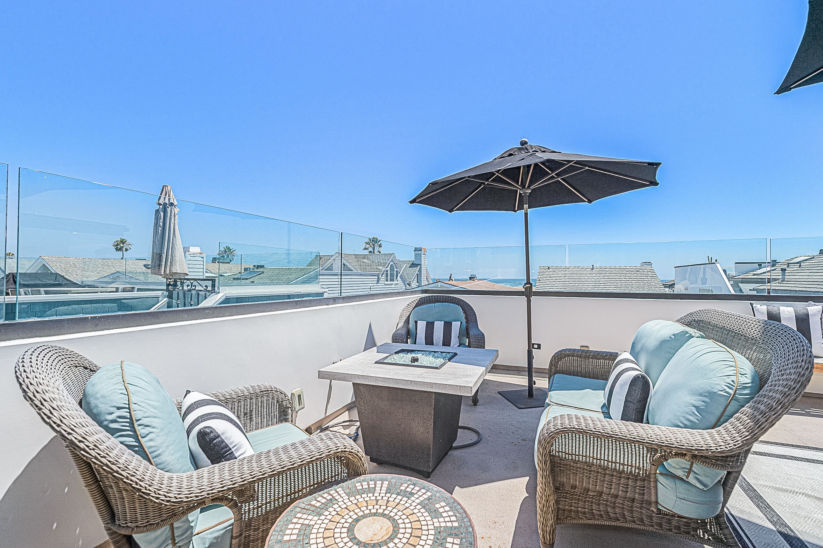 Welcome to this single-family home-away-from-home, where there's a room, deck or cozy nook for everyone to call their own!