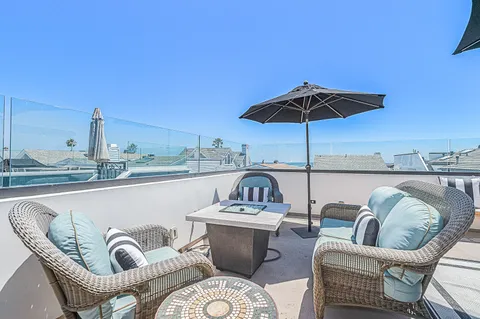 Welcome to this single-family home-away-from-home, where there's a room, deck or cozy nook for everyone to call their own!
