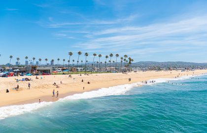 A typical Newport landscape: soft sand, warm sun, and plenty of space to stretch out and relax!