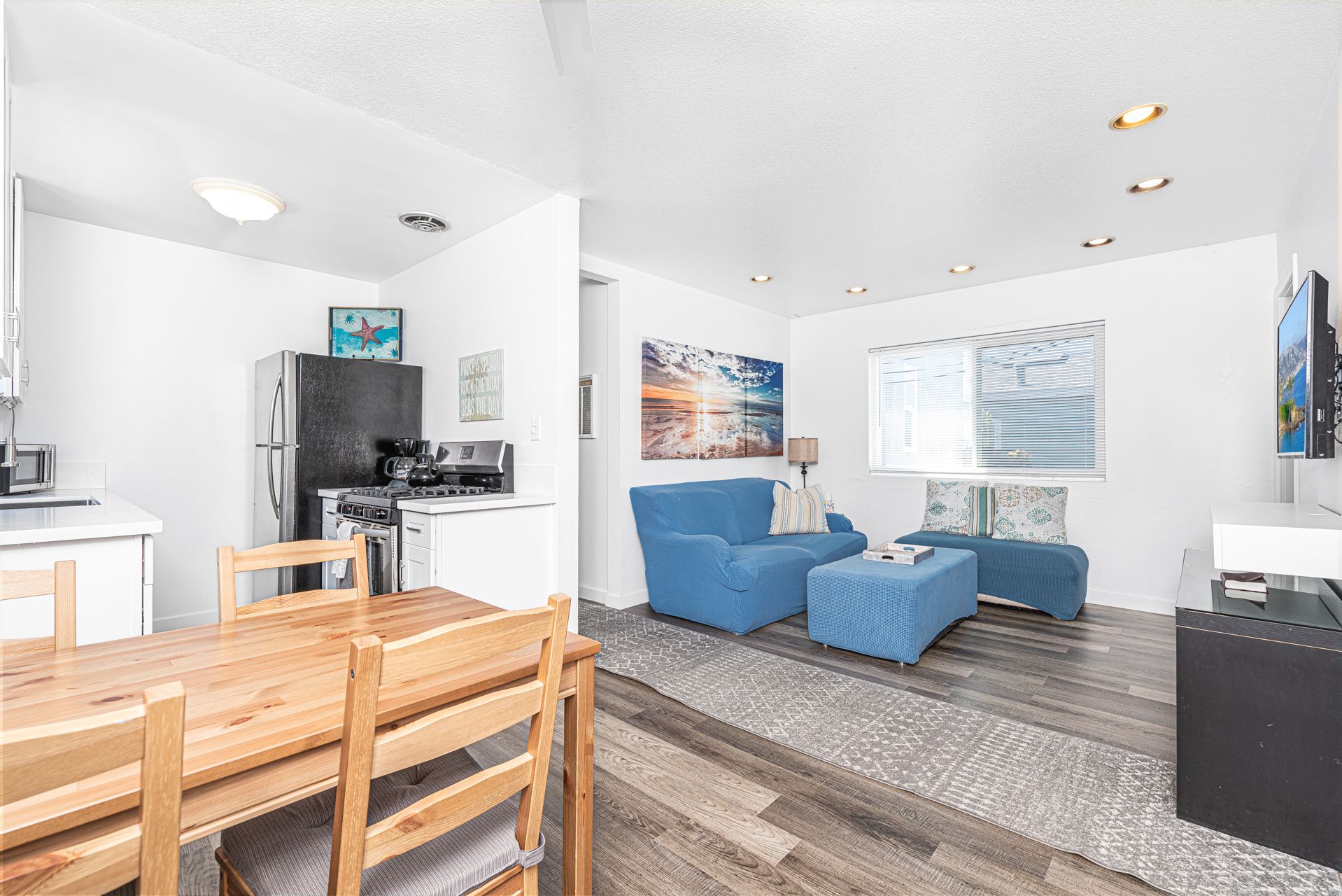 This upstairs apartment is the perfect, economical home base for exploring Newport Beach on foot or on bike!