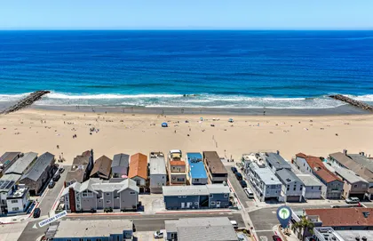 Prime Newport Beach Peninsula location just steps from the sand and surf