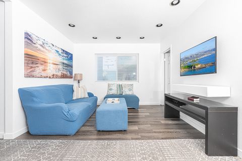 The open floor plan makes for easy group hang outs after a day at the beach.
