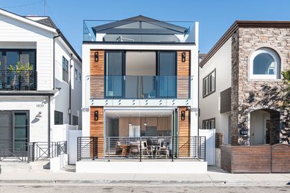 Front exterior of the duplex/condo, which is optimally situated only blocks from the Newport Pier and Marina Park.