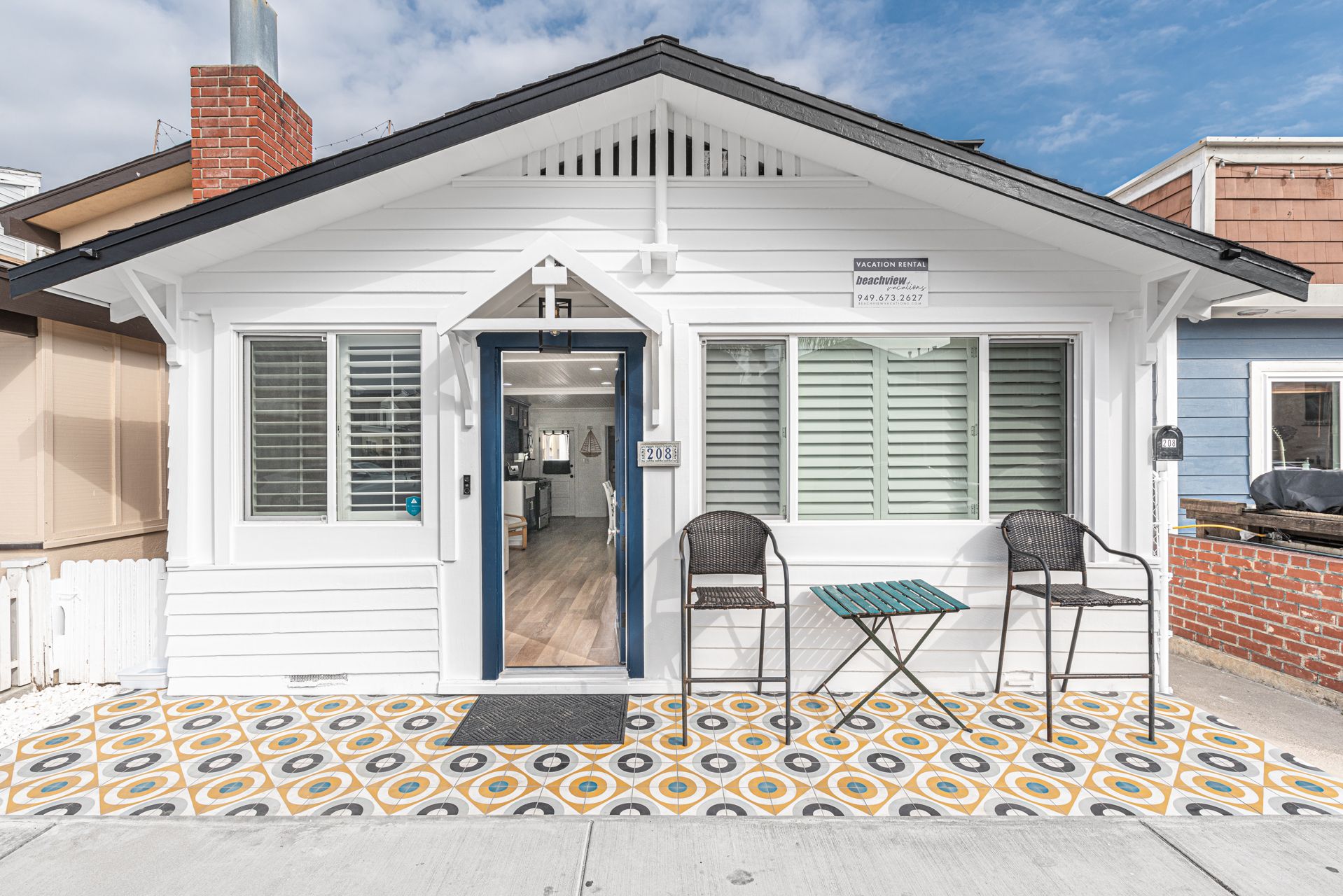 This beach cottage couldn't be cuter or more convenient for a lovely trip to the beach!