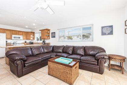 The open floor plan makes it easy for groups to unwind together after a day at the beach.