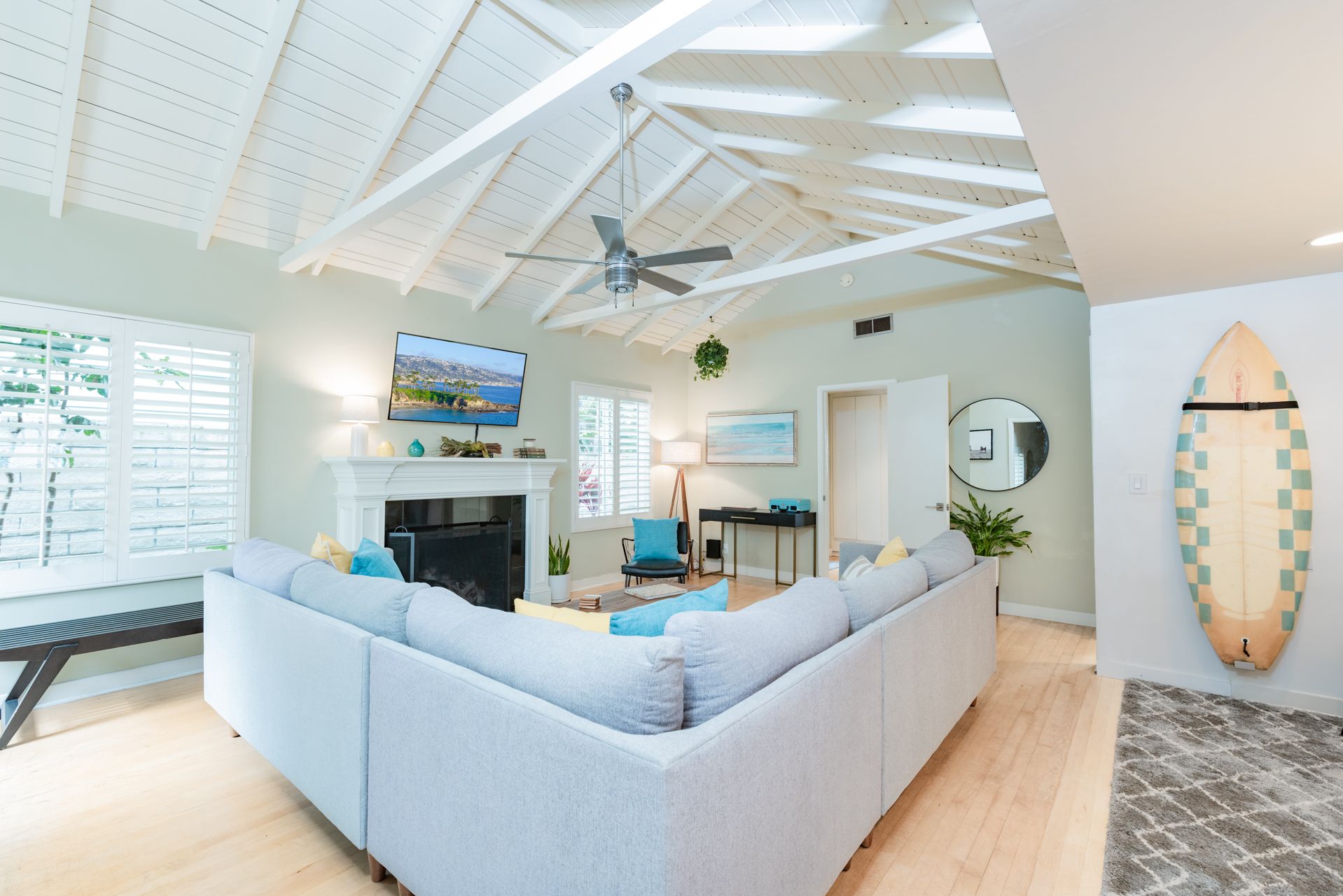 The living room is tastefully appointed with fresh and beachy decor, for the ultimate home-away-from-home experience.