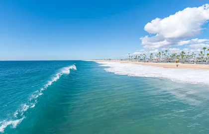 Stay in the heart of Newport’s laid-back beach culture.