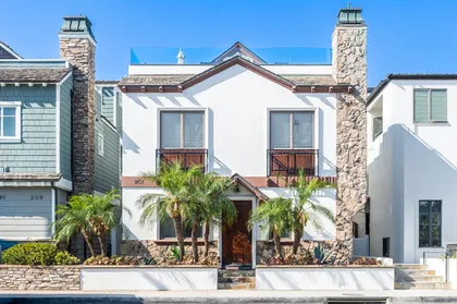 Located on the boulevard and just one home from the sand, you're perfectly situated to experience the best of Newport from the moment you step out the door.