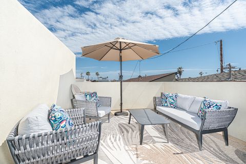 3rd level deck accessed from one of the upper bedrooms. Perfect sun tanning spot!