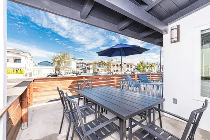 The large front patio includes a dining area with seating for 6.
