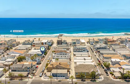 Just half a block from 44th Street Beach, this residence has unbeatable proximity to the sand and shoreline