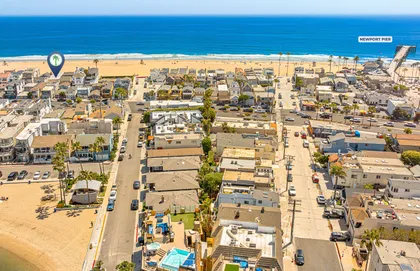 Ideally located between the Newport and Balboa Piers, this home places you in the heart of the Peninsula