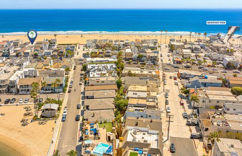Ideally located between the Newport and Balboa Piers, this home places you in the heart of the Peninsula