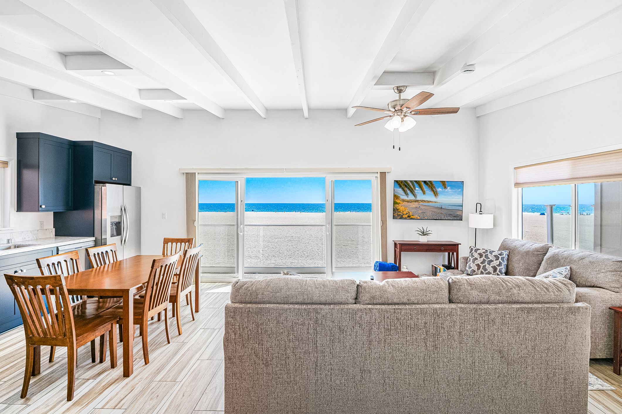 This upstairs unit sits right at the foot of the beach, for stunning panoramic views!