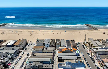 Aerial view showcasing this property’s unbeatable location just steps from the ever-popular 31st Street Beach