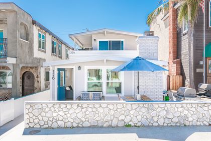 This unit is on the lower level of the property. The 3bed/1ba upstairs unit can be booked simultaneously upon availability.