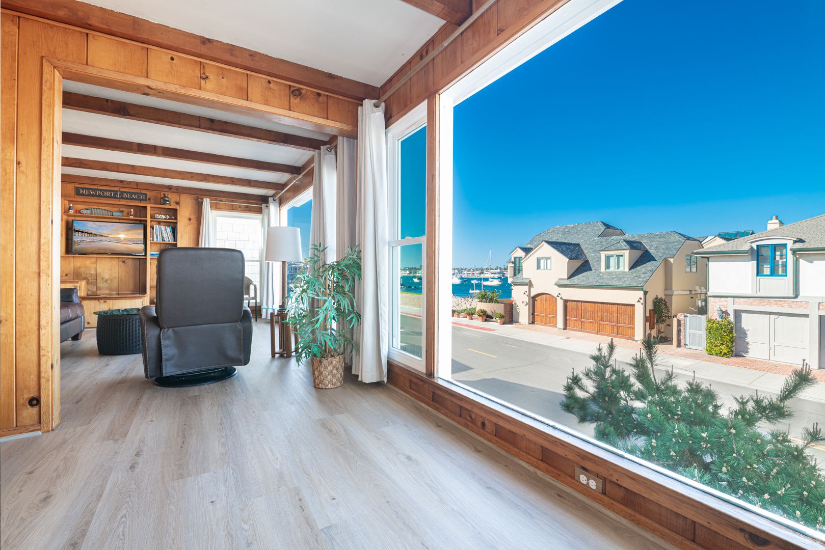 Due to the moderate climate, this home, like most in the area, does not include central air.