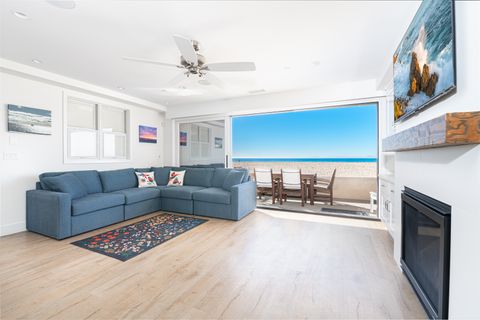 A bright living space where the ocean becomes part of the room, slide open the doors, unwind by the fireplace, and let the sea breeze in