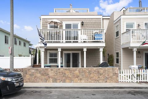 This bright and cheery upstairs unit includes 3 bed/3.5 bath & wonderfully accommodates groups of up to 10.
