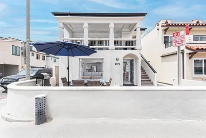 35th Street view of the entire corner, ocean view duplex. This listing information only pertains to the downstairs 3 bd/3 ba unit. The upper 4 bd/2 ba unit can also be rented when available. See separate listing.