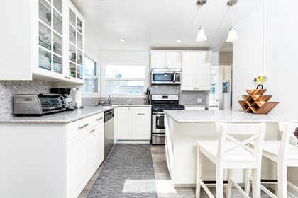 The bar area with bar stools is a perfect additional seating area so the house chef can cook with an audience!