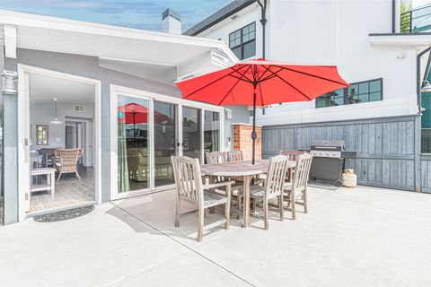 This beach house is quintessential Newport - bright and cheery with plenty of space to soak up the California sun.