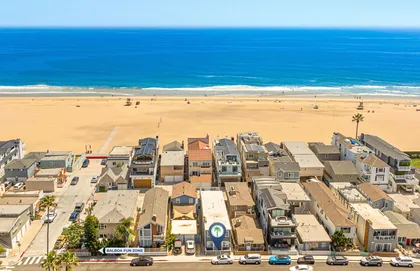 One home from the sand with easy beach access