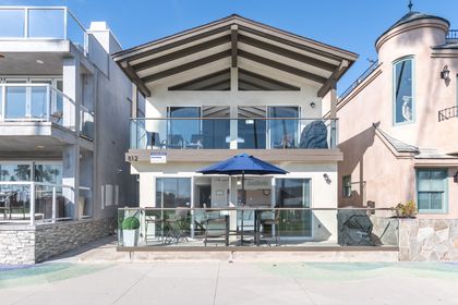 This listing information pertains to the upper 3 bd/2 ba unit. The 3bd/2ba lower unit can also be rented when available. See separate listing.
