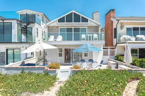 Unwind on the spacious front patio, with plenty of spots to read, soak up the sun, and live the good life. This listing pertains to the lower unit.
