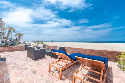 Enjoy that indoor/outdoor lifestyle that is so iconic to Southern California.