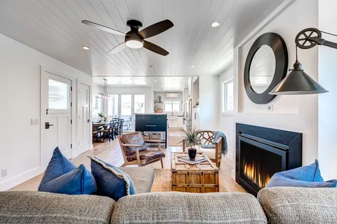Situated on a prime Balboa Peninsula block, just 6 houses from the ever-popular 38th Street beach, is our upstairs 2-level condo with all the desirable styling, materials and layout a person could want.