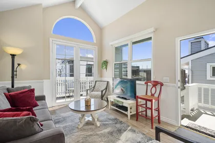 This upper level unit is just a half block from the 27th Street beachfront and boardwalk.