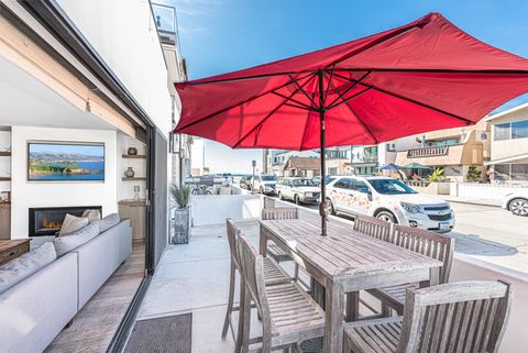 Ocean views and breezes can be enjoyed from the front patio, just 1/2 block from the 30th Street beach and boardwalk!